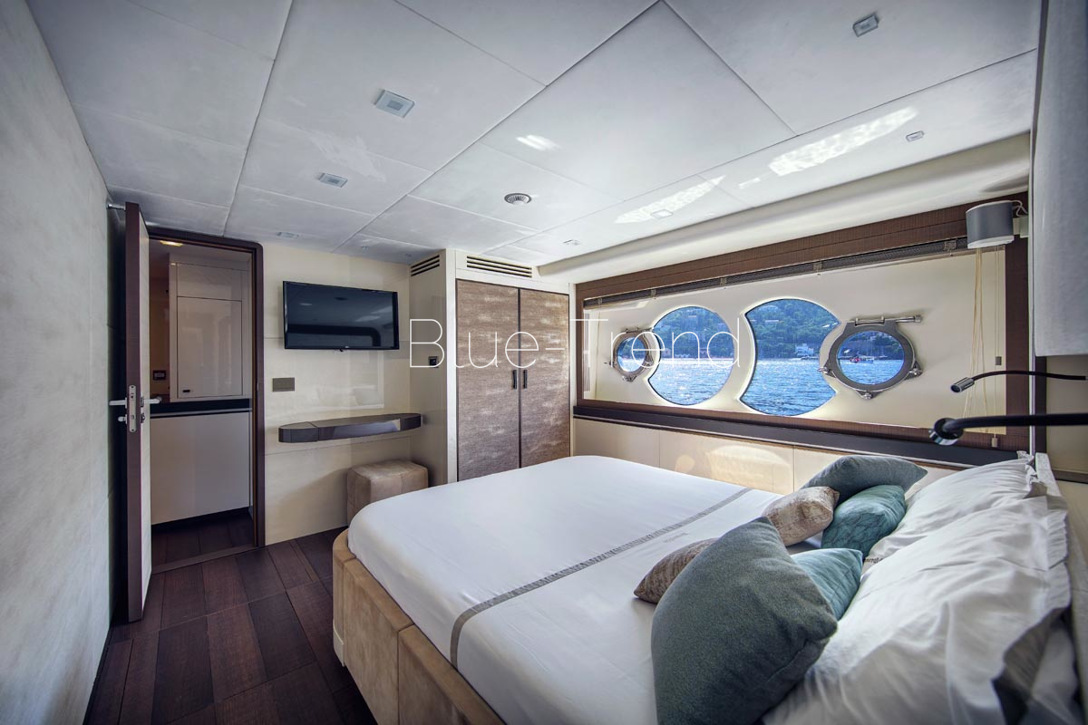 charter yacht Esmeralda of the Seas VIP cabin charter yacht Esmeralda of the Seas VIP cabin