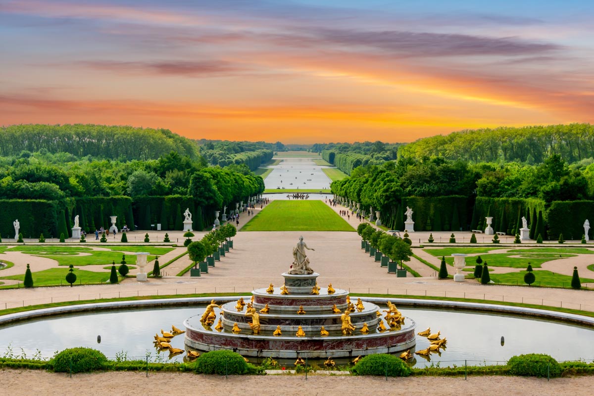 Latona fountain, Grand canal Versailles, France Source: Wikipedia Commons