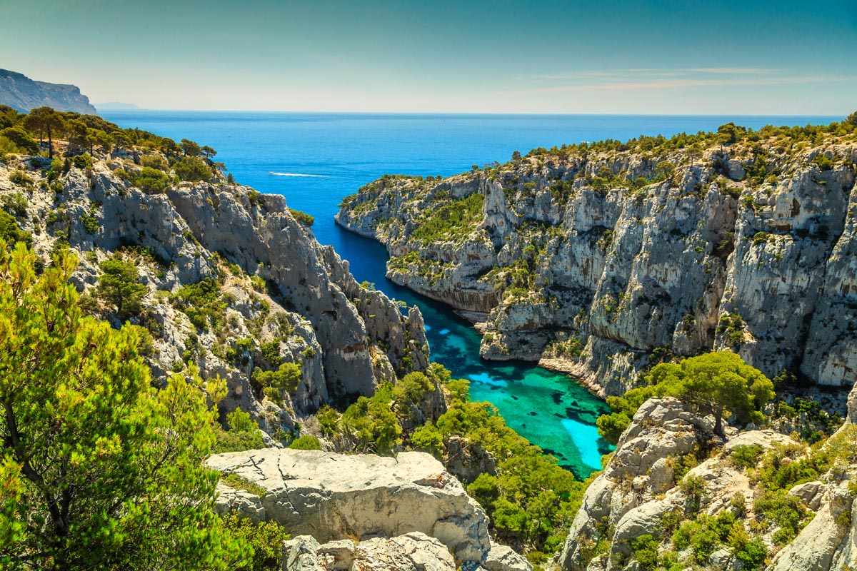 Provence 08 - breathtaking-viewpoint-on-the-cliffs-calanques-d-en-vau-bay-calanques-national-park-near-cassis - Calanque (creek) in the National Park near Cassis fishing village 
