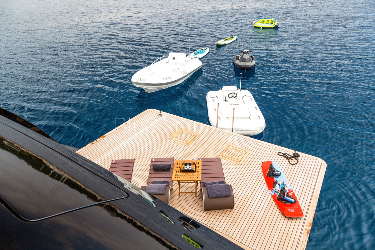 Admiral 40 MADO bathing platform and toys Admiral 40 MADO bathing platform and toys