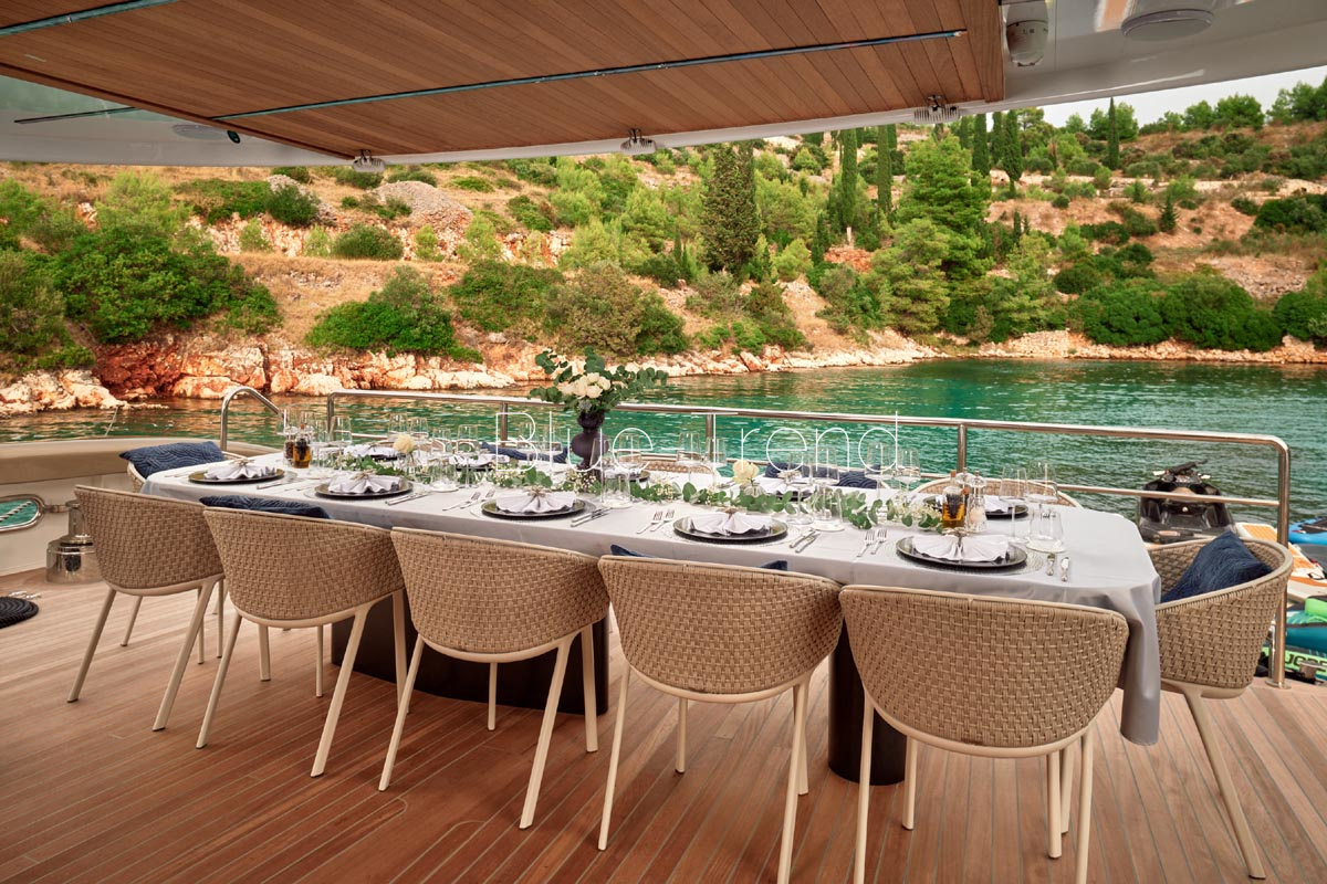 MS ANETTA aft deck al-fresco dining MS ANETTA aft deck al-fresco dining
