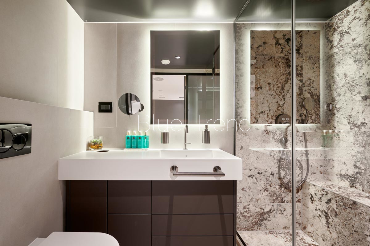 charter yacht ANETTA portside cabin shower charter yacht ANETTA portside cabin shower