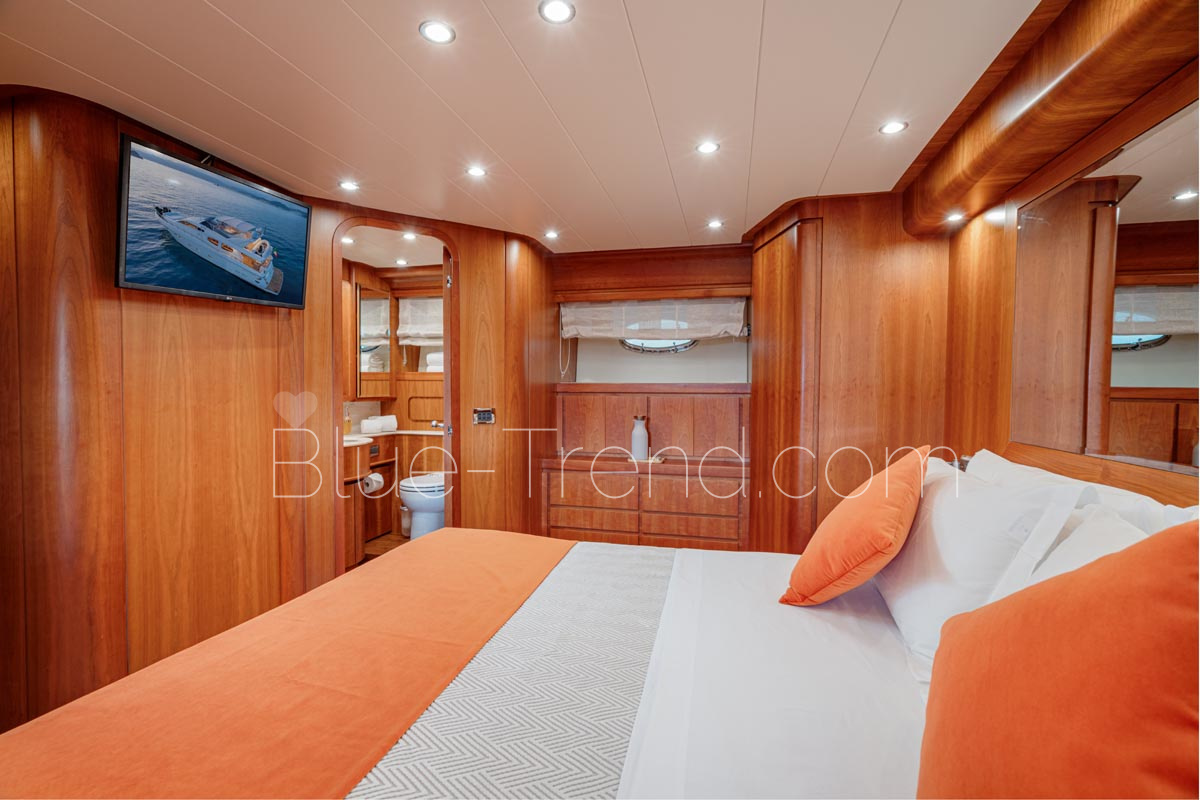 charter yacht ROCK MOON Master cabin charter yacht ROCK MOON Master cabin