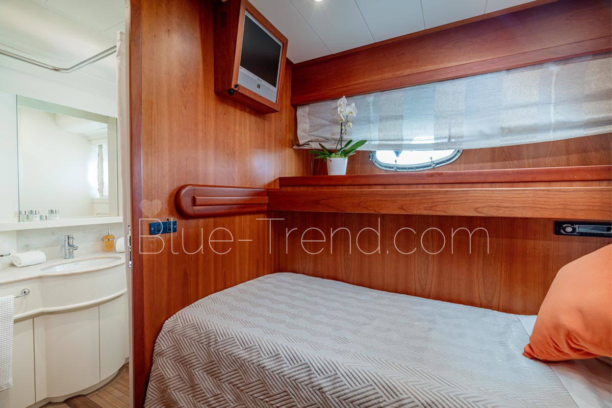 charter yacht ROCK MOON T single cabin charter yacht ROCK MOON T single cabin