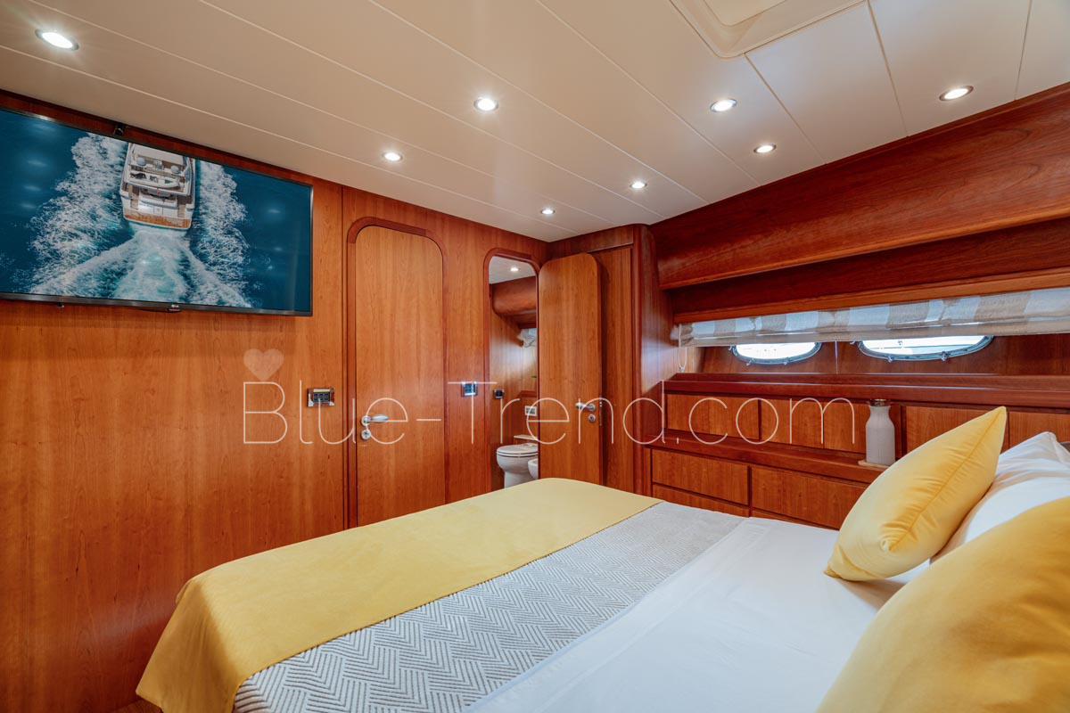 charter yacht ROCK MOON VIP cabin charter yacht ROCK MOON VIP cabin
