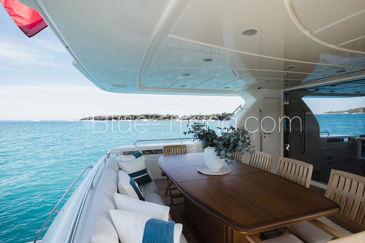 25.50m Ferretti 830 ONYX aft deck 25.50m Ferretti 830 ONYX aft deck