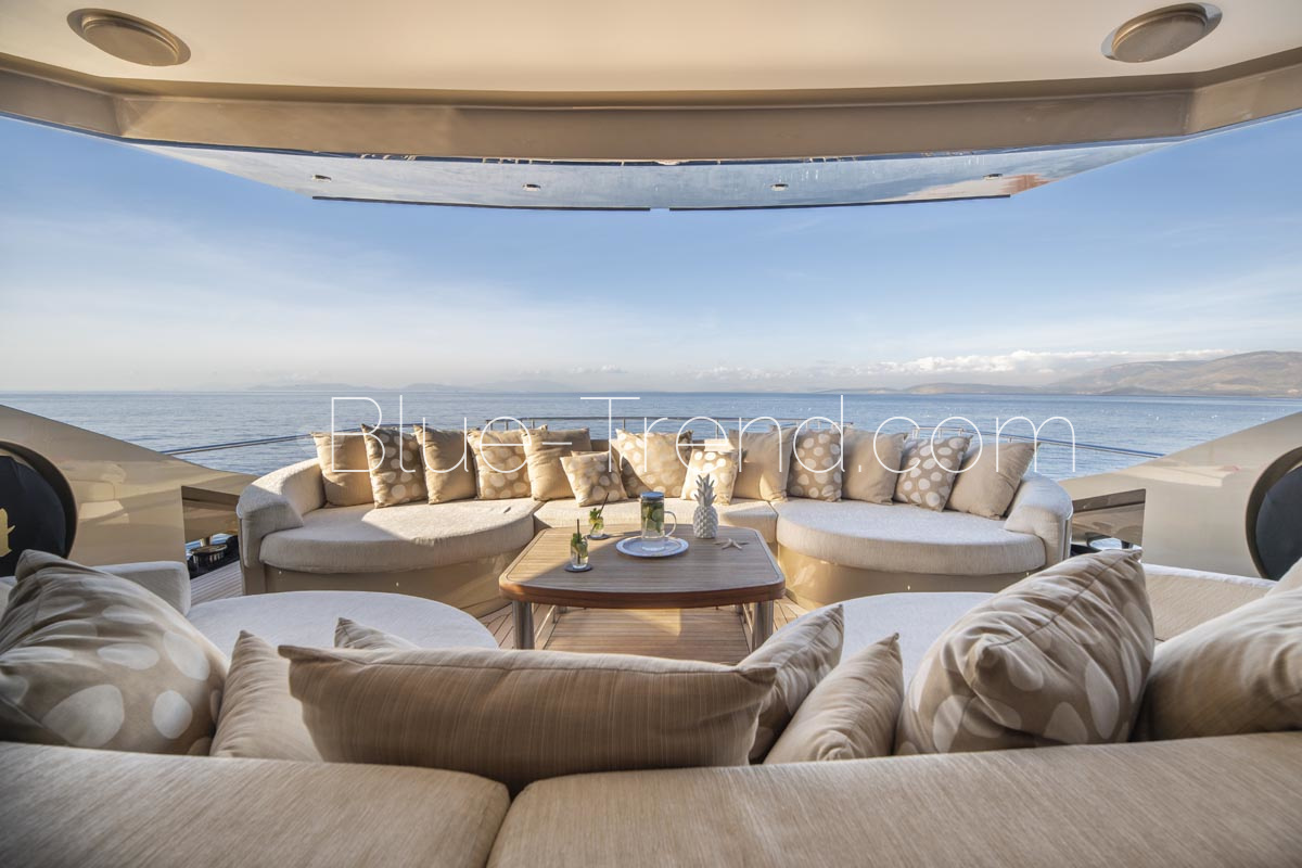 45,70m charter yacht HOKULANI aft deck lounge 45,70m charter yacht HOKULANI aft deck lounge