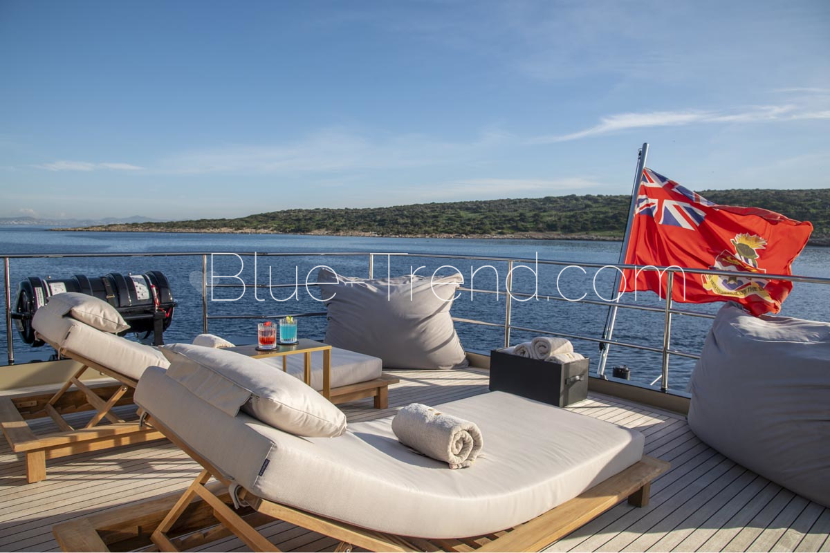 45,70m charter yacht HOKULANI top deck sunloungers 45,70m charter yacht HOKULANI top deck sunloungers