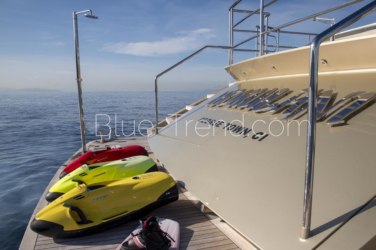 Palmer Johnson 150 HOKULANI bathing platform Palmer Johnson 150 HOKULANI bathing platform