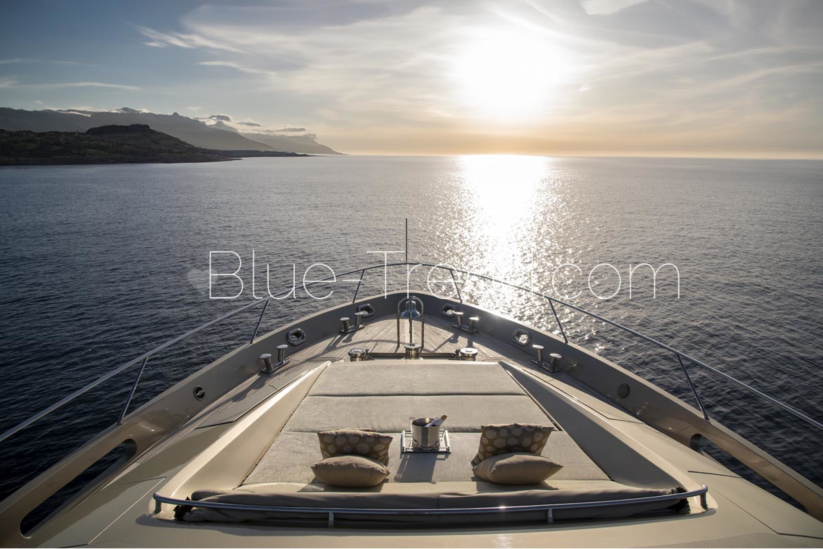 Palmer Johnson 150 HOKULANI foredeck sunbathing Palmer Johnson 150 HOKULANI foredeck sunbathing