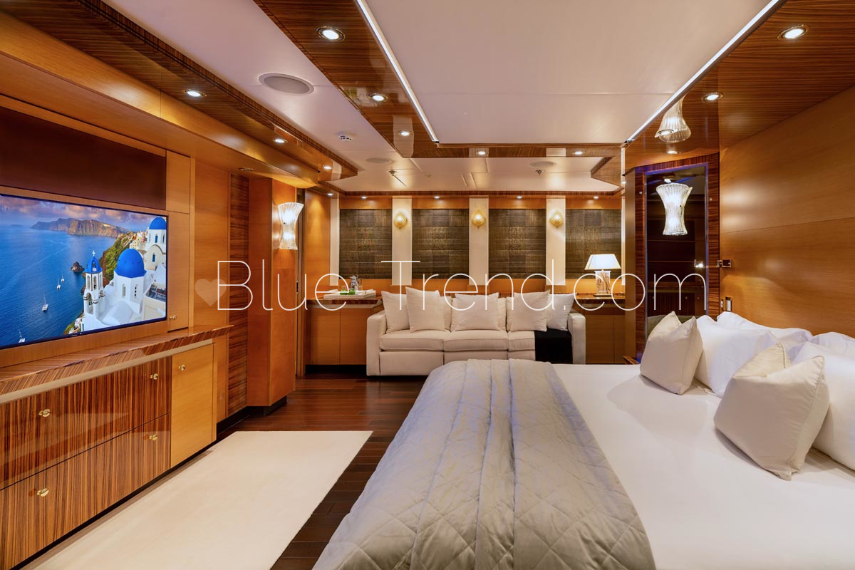Palmer Johnson 150 charter yacht HOKULANI Owner cabin Palmer Johnson 150 charter yacht HOKULANI Owner cabin