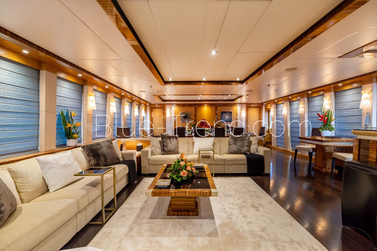 Palmer Johnson 150 charter yacht HOKULANI salon Palmer Johnson 150 charter yacht HOKULANI salon