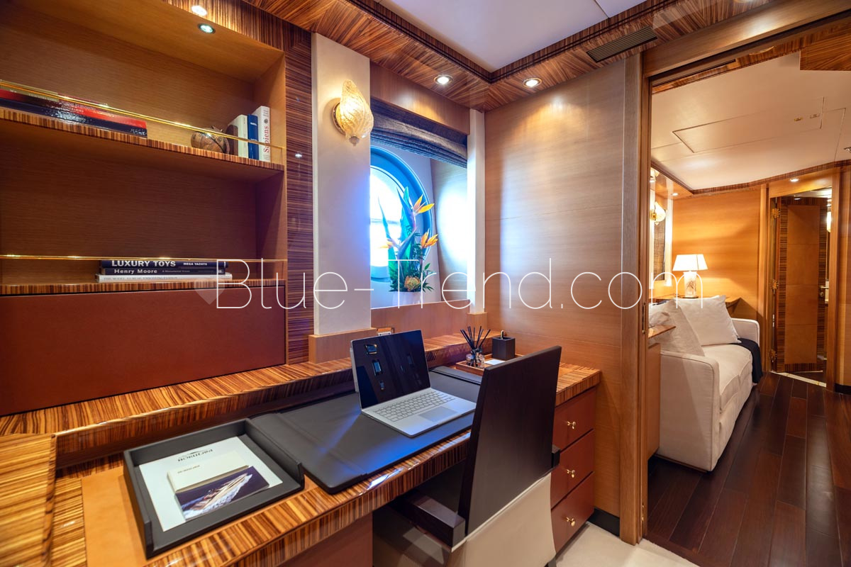 charter yacht HOKULANI Master office charter yacht HOKULANI Master office