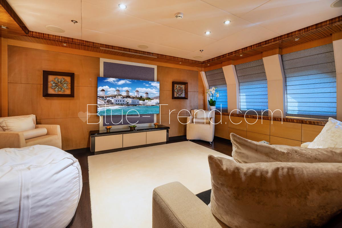 charter yacht HOKULANI media room - Owner salon charter yacht HOKULANI media room - Owner salon