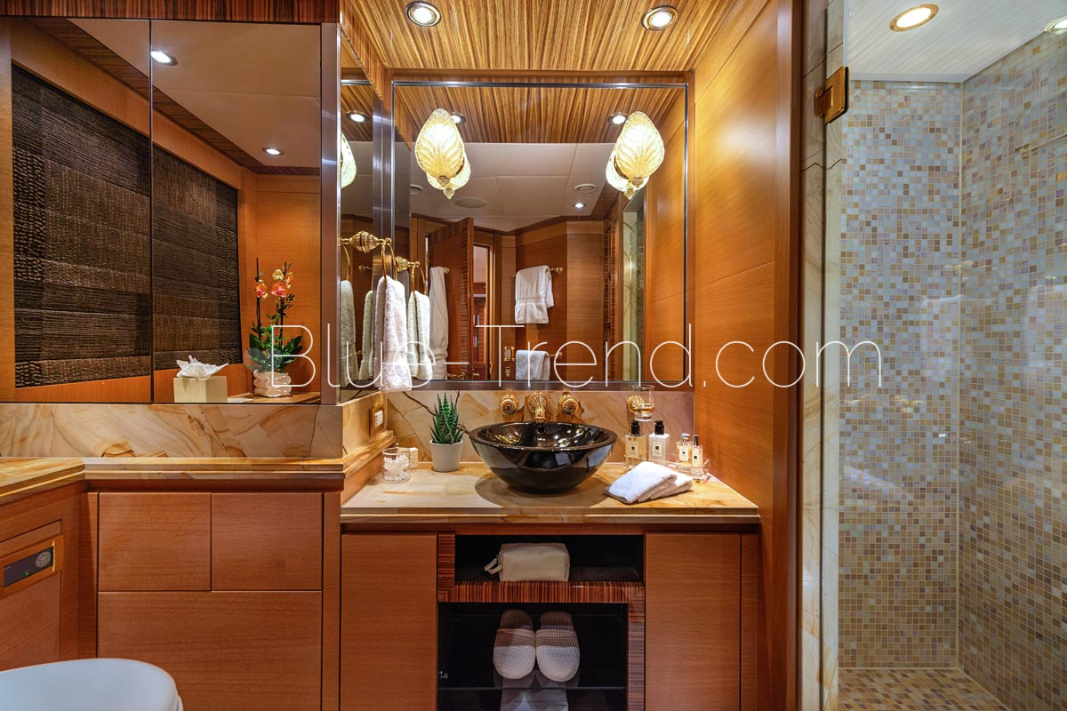 charter yacht HOKULANI twin ensuite charter yacht HOKULANI twin ensuite