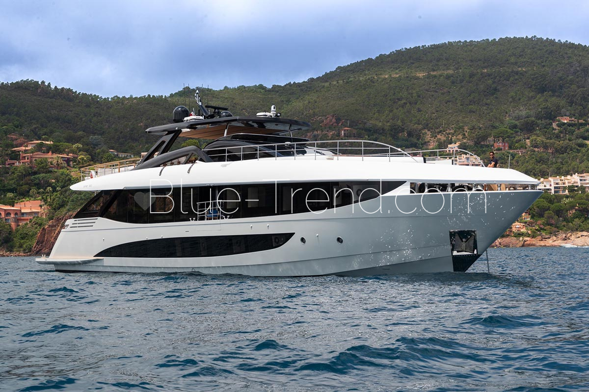 35.50m yacht LAFAYETTE at sea 35.50m yacht LAFAYETTE at sea