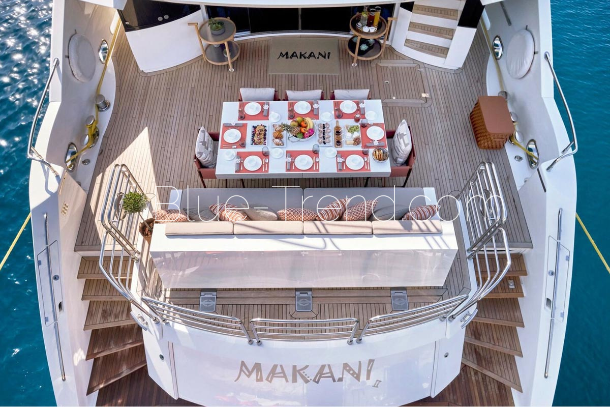 35m Sunseeker MAKANI II aft deck dining 35m Sunseeker MAKANI II aft deck dining
