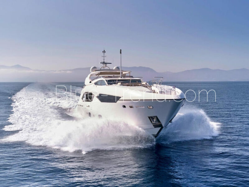 35m charter yacht MAKANI II cruising 35m charter yacht MAKANI II cruising