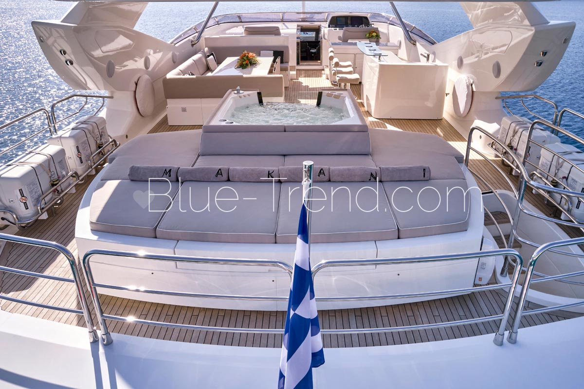 35m yacht MAKANI II sundeck aft sun pad 35m yacht MAKANI II sundeck aft sun pad