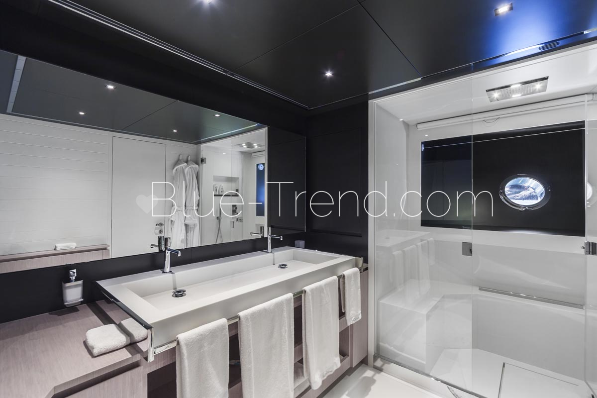Barracuda III Riva Argo 90 Main Bathroom Barracuda III Riva Argo 90 Main Bathroom