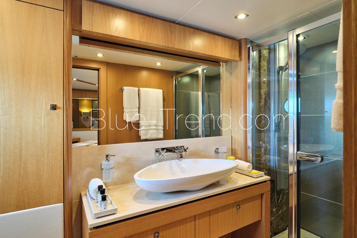Sunseeker MAKANI II VIP ensuite Sunseeker MAKANI II VIP ensuite