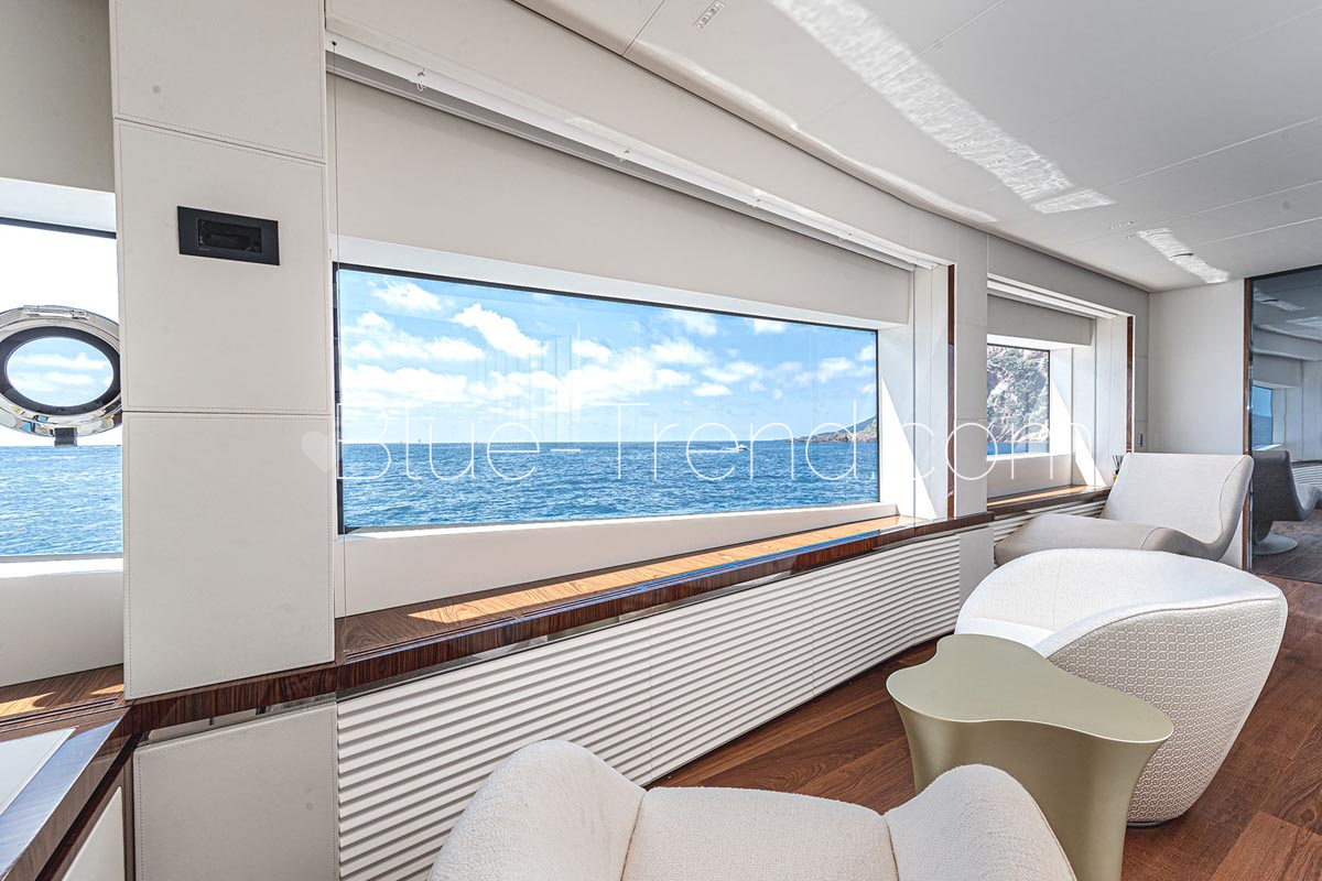 charter yacht LAFAYETTE Master sitting charter yacht LAFAYETTE Master sitting