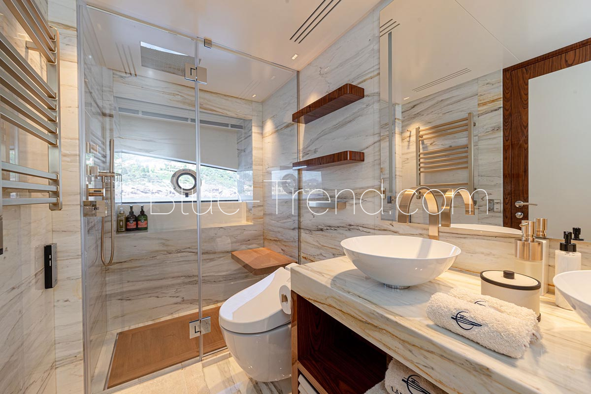 charter yacht LAFAYETTE VIP 2 ensuite shower charter yacht LAFAYETTE VIP 2 ensuite shower