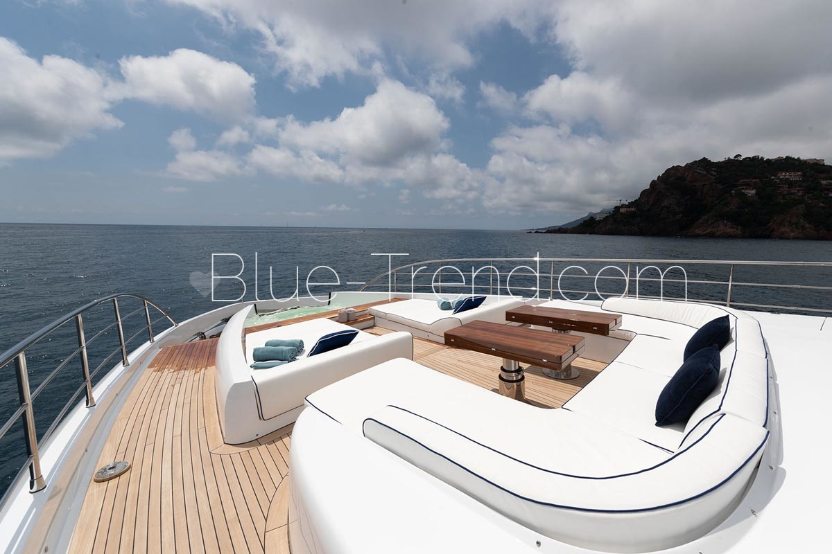 charter yacht LAFAYETTE foredeck lounge charter yacht LAFAYETTE foredeck lounge