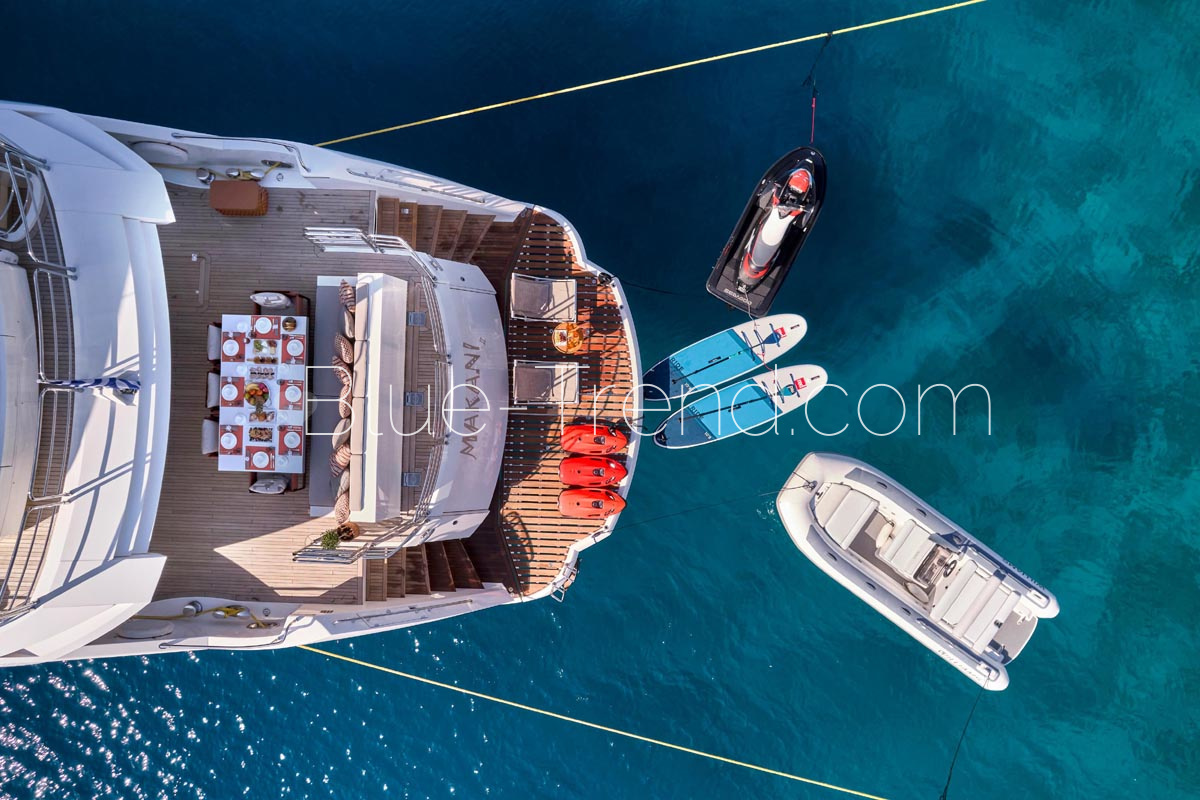 charter yacht MAKANI II aft deck aerial charter yacht MAKANI II aft deck aerial