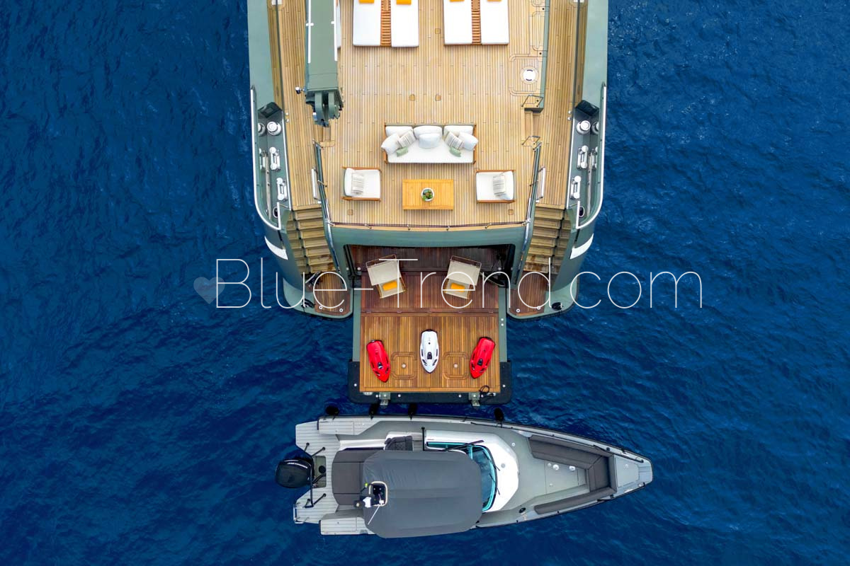 default charter yacht MOKA aft platform & chase tender