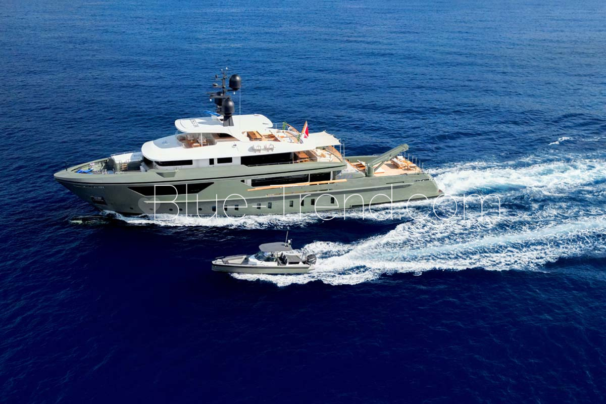 MY MOKA - Sanlorenzo 460 EXP at sea with chase tender MY MOKA - Sanlorenzo 460 EXP at sea with chase tender