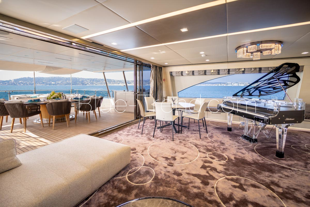 Benetti Fasr CHARADE upper salon and al-fresco dining Benetti 125 Fast CHARADE upper salon