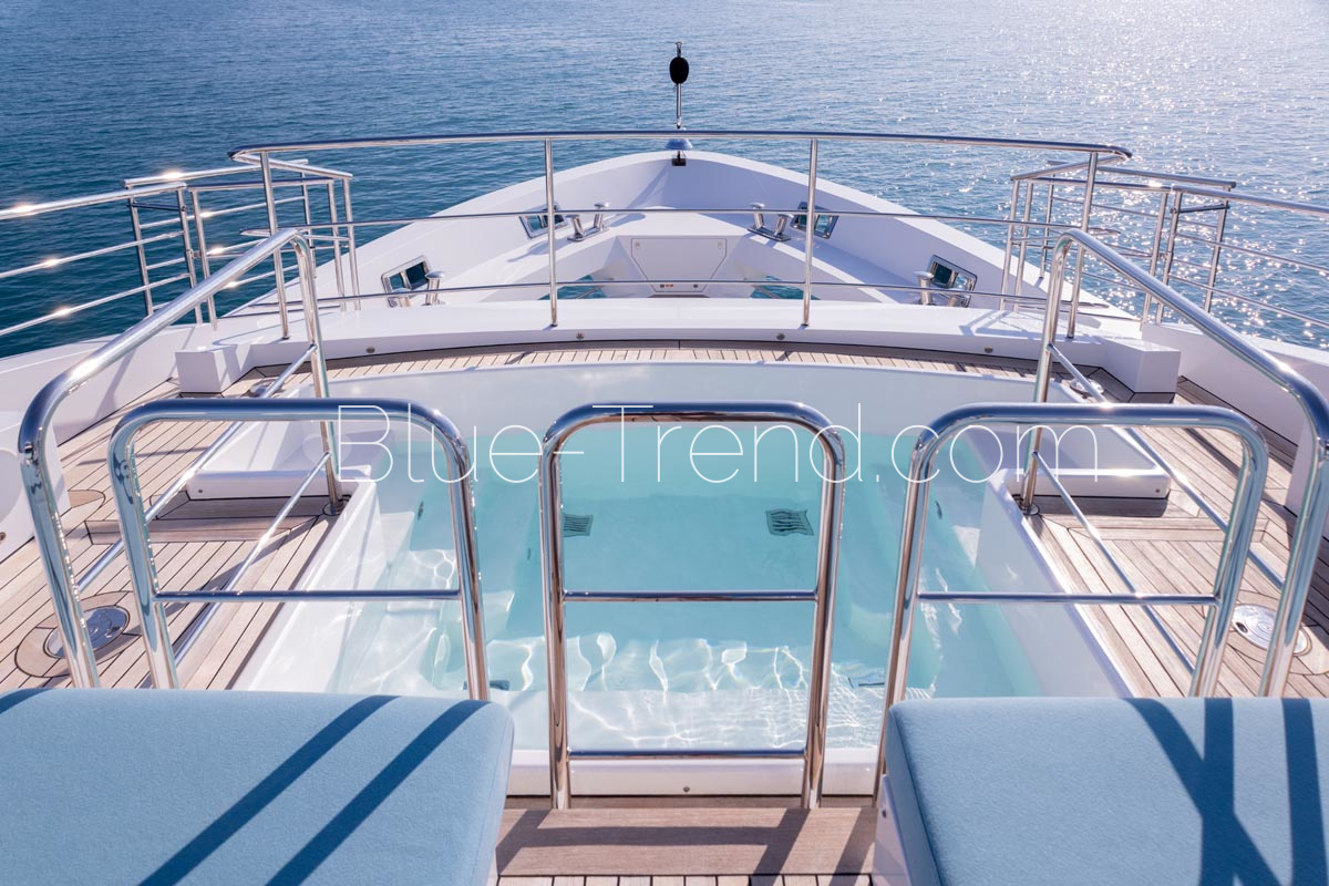 Benetti Fast 125 CHARADE foredeck jacuzzi Benetti Fast 125 CHARADE foredeck jacuzzi