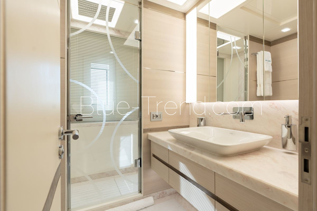charter yacht CHARADE VIP 2 ensuite charter yacht CHARADE VIP 2 ensuite