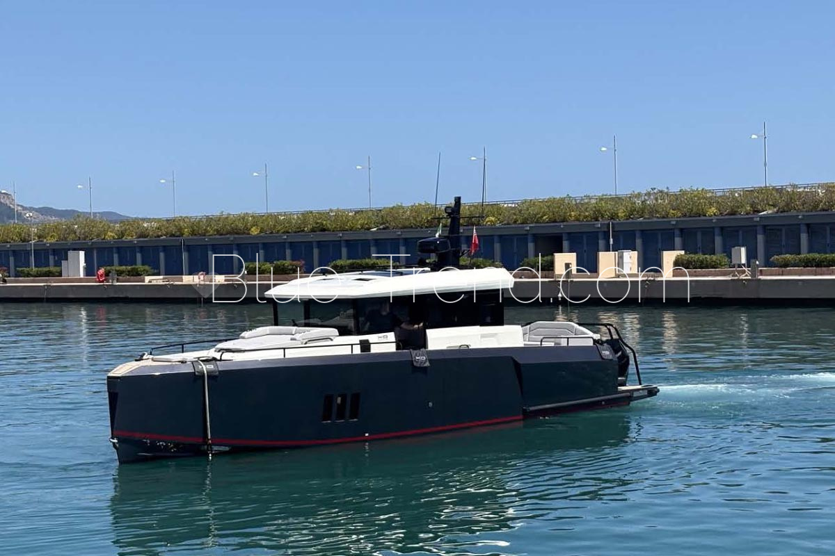 charter yacht OLYMPUS chase tender The 14.6m XO EXPLR 44 chase boat of charter yacht OLYMPUS