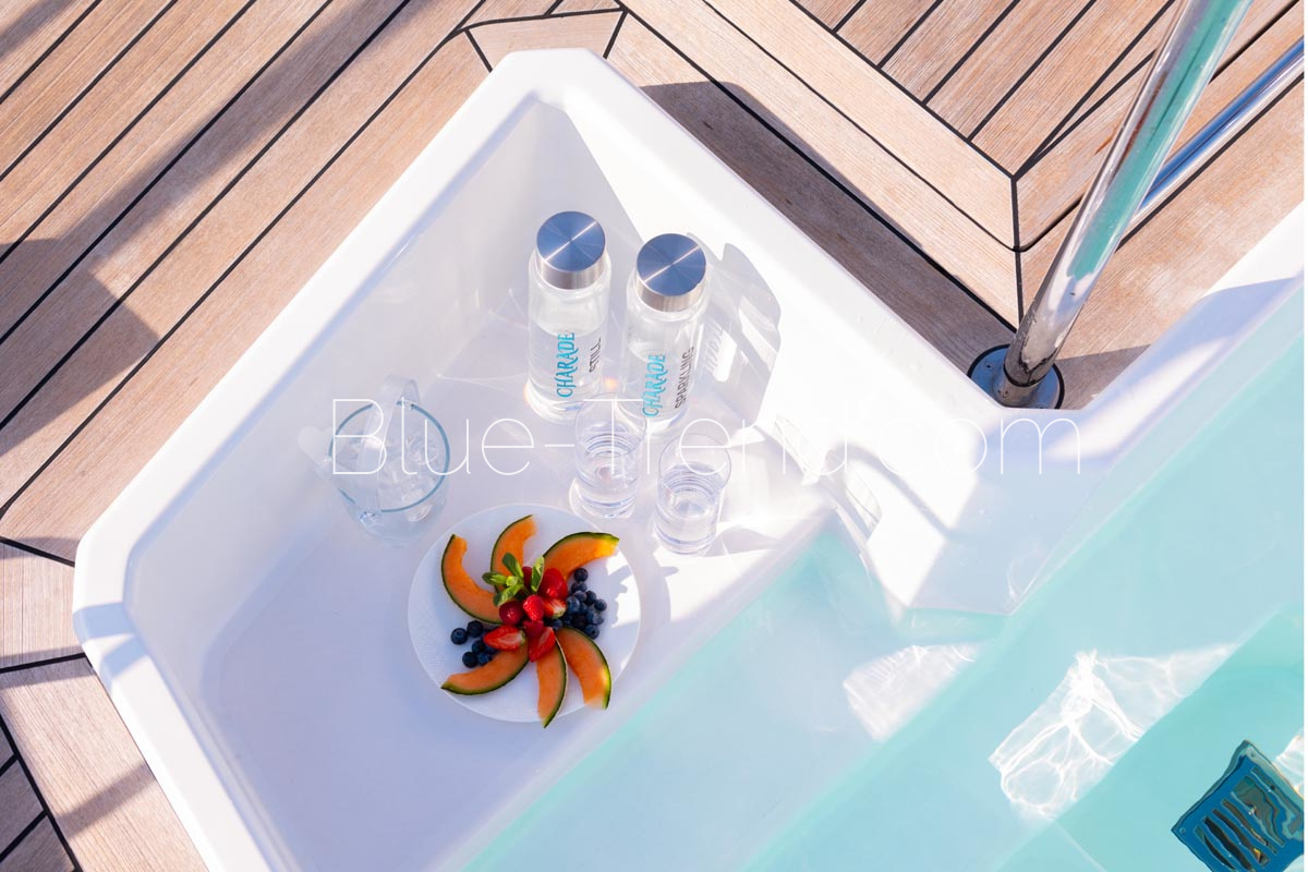yacht CHARADE jacuzzi yacht CHARADE jacuzzi