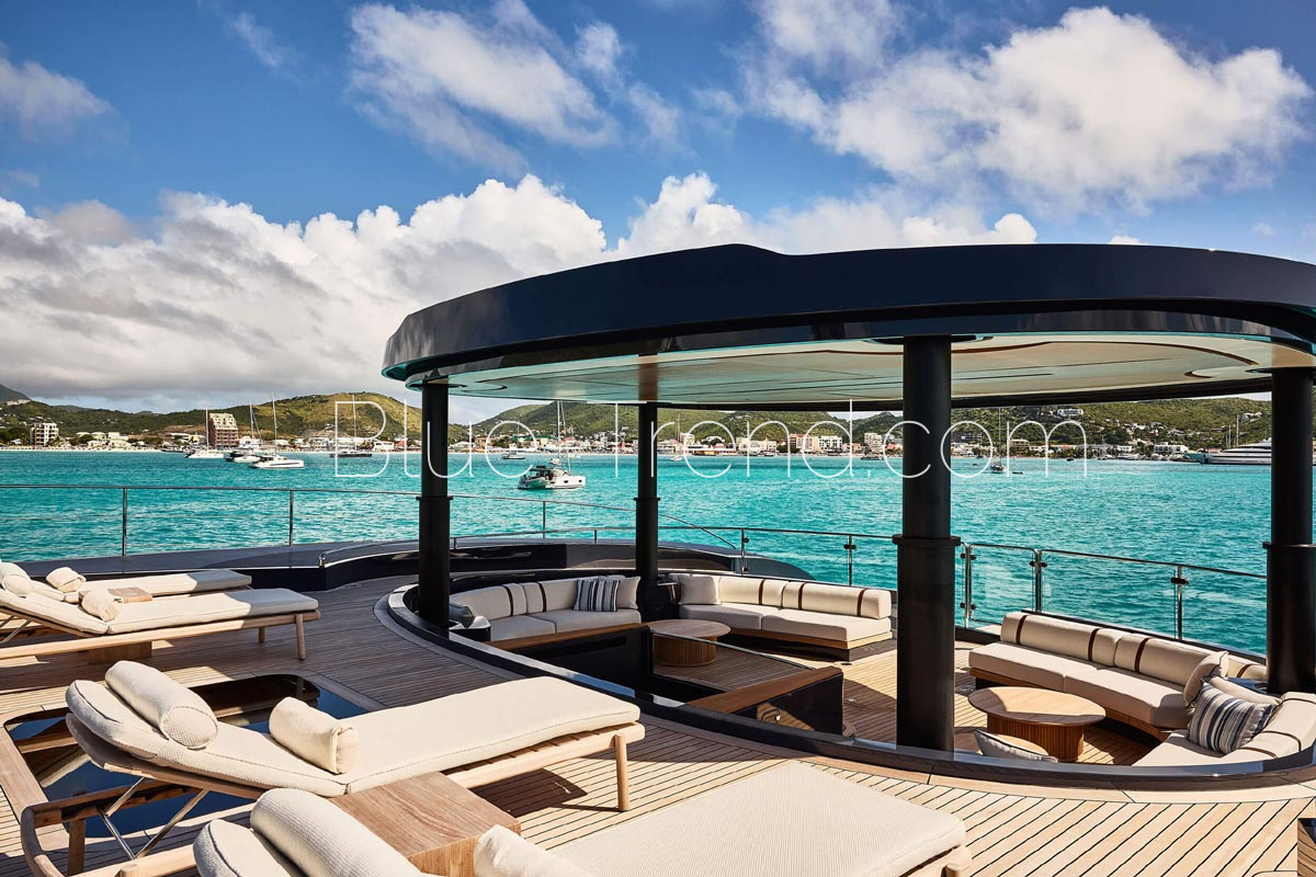 140 ft SEAWOLF X foredeck lounge and jacuzzi 140 ft SEAWOLF X foredeck lounge and jacuzzi