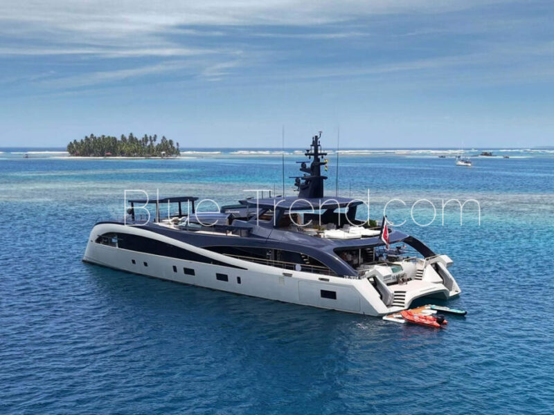 140 ft catamaran SEAWOLF X at sea