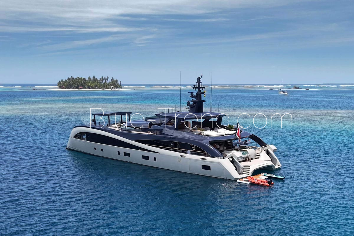 140 ft catamaran SEAWOLF X at sea 140 ft catamaran SEAWOLF X at sea