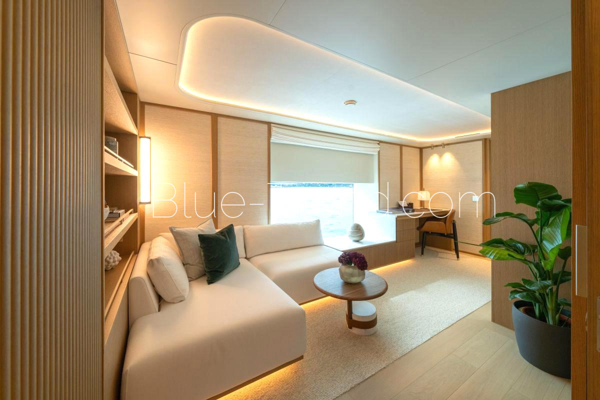 42,83m charter yacht SEAWOLF X Master salon 42,83m charter yacht SEAWOLF X Master salon