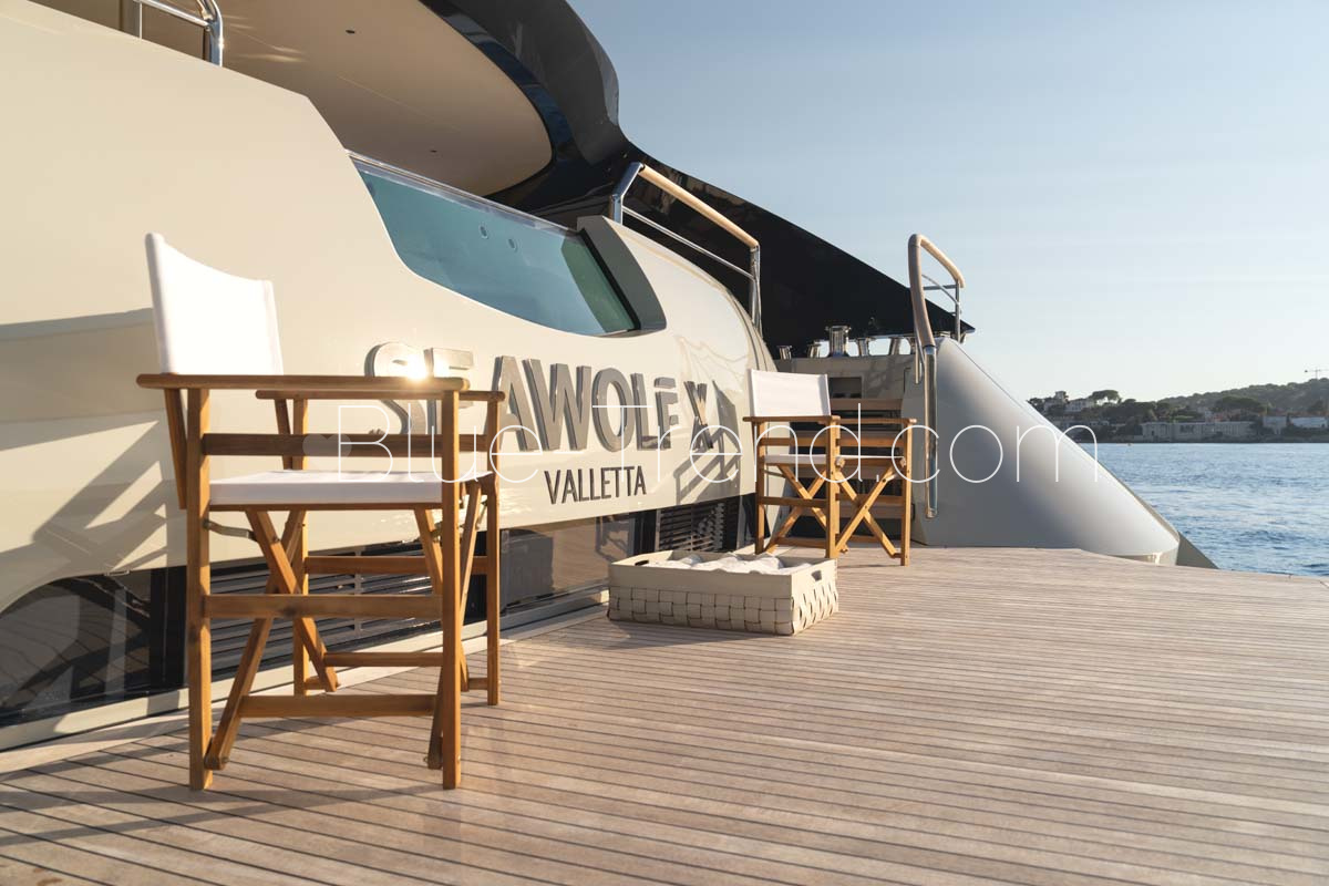 charter catamaran SEAWOLF aft bathing platform charter catamaran SEAWOLF aft bathing platform